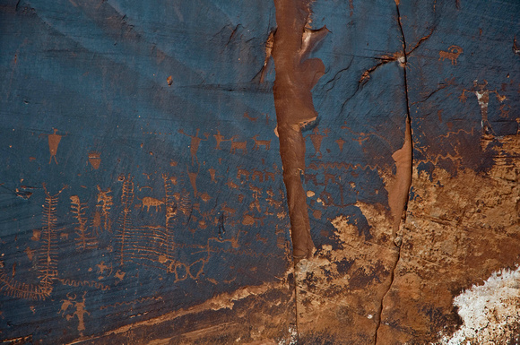 268 Petroglyphs on 279 ~5 mi S of 191